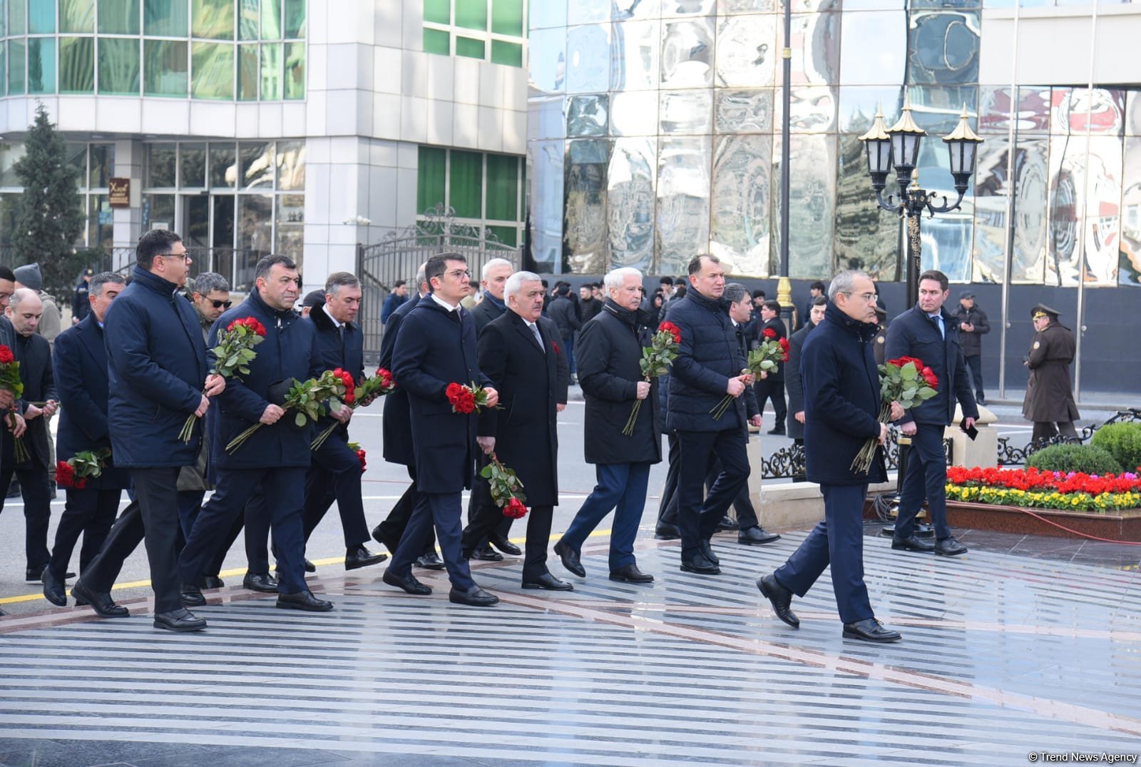 Dövlət və hökumət rəsmiləri Xocalı soyqırımı abidəsini ziyarət ediblər (FOTO)