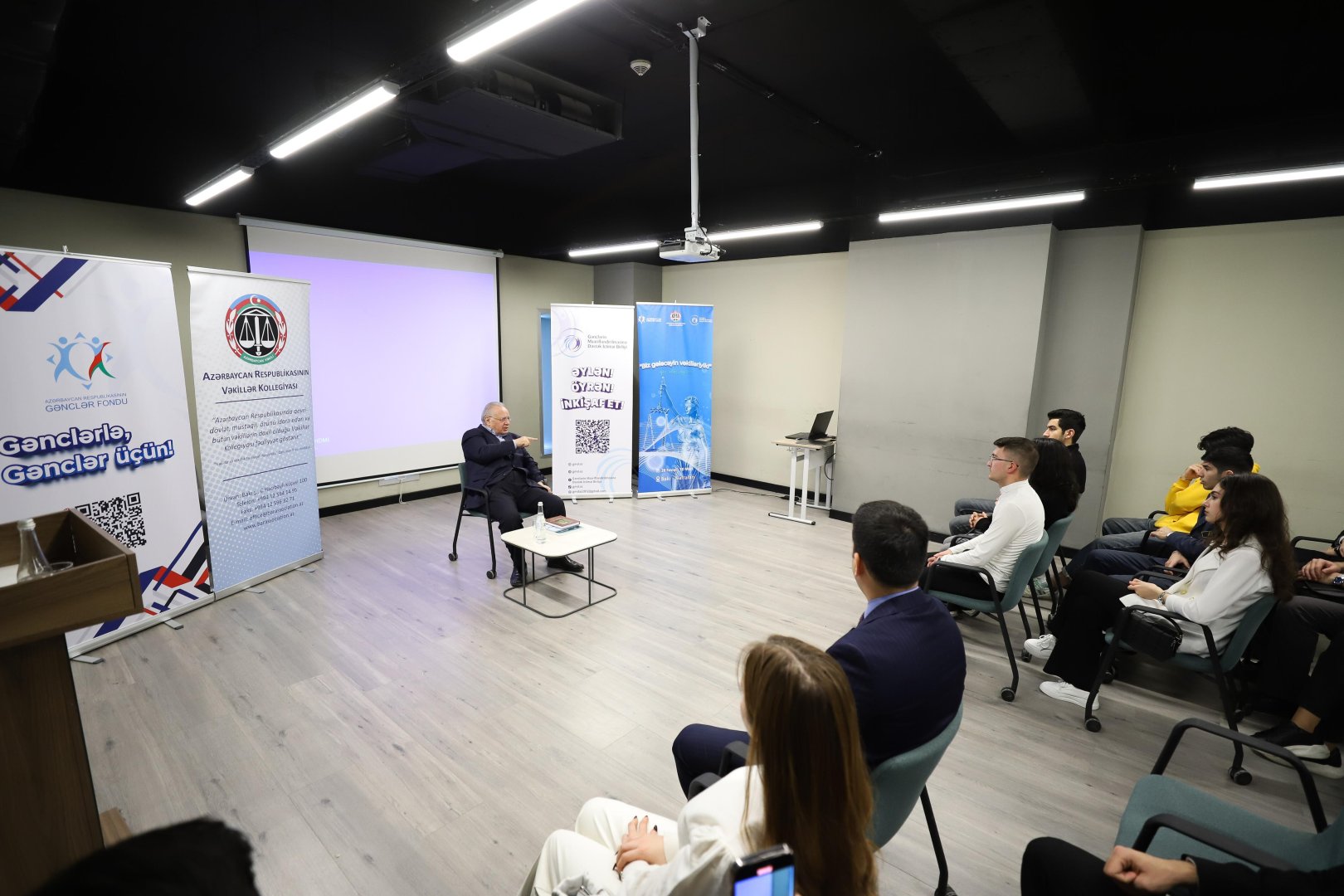 Hüquqşünas tələbələr üçün “Biz gələcəyin vəkilləriyik” adlı qış məktəbinin açılış mərasimi keçirilib (FOTO)