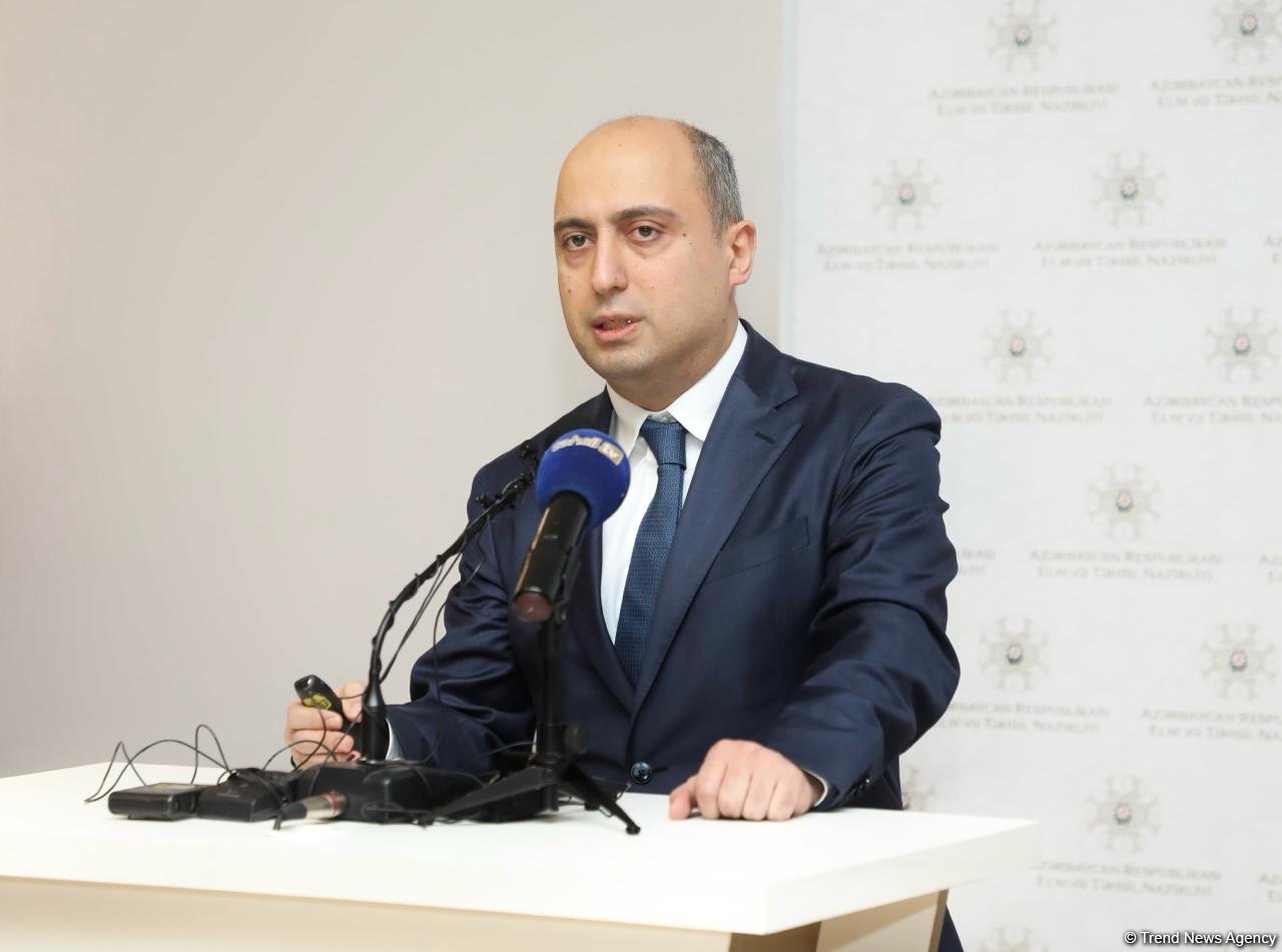Məktəbdə də, evdə də uşaqlar dalaşır, bunu videoya çəkib müəllimlərin üzərinə getmək düzgün deyil - Nazir