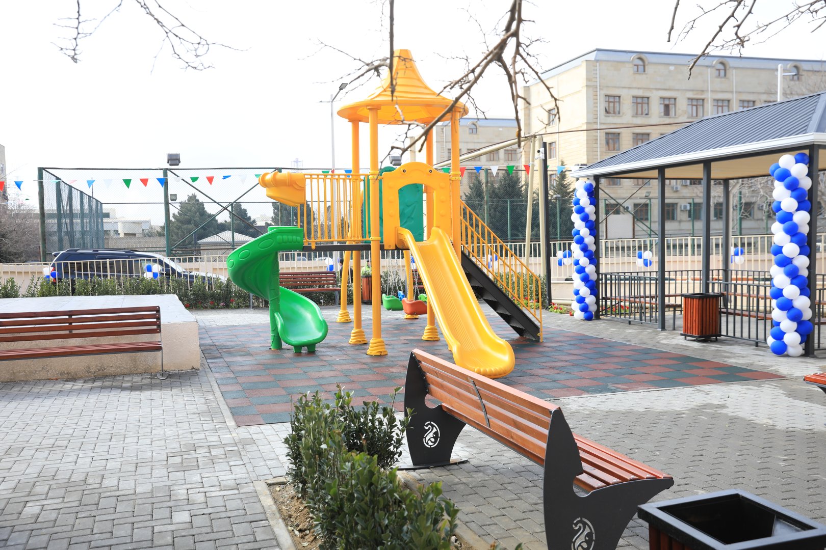 Nizami rayonunda növbəti həyət abadlaşdırılaraq sakinlərin istifadəsinə verilib (FOTO)