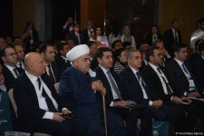 Bakıda islamofobiya ilə mübarizə mövzusunda beynəlxalq elmi konfransın ilk günü başa çatıb (FOTO) (YENİLƏNİB)