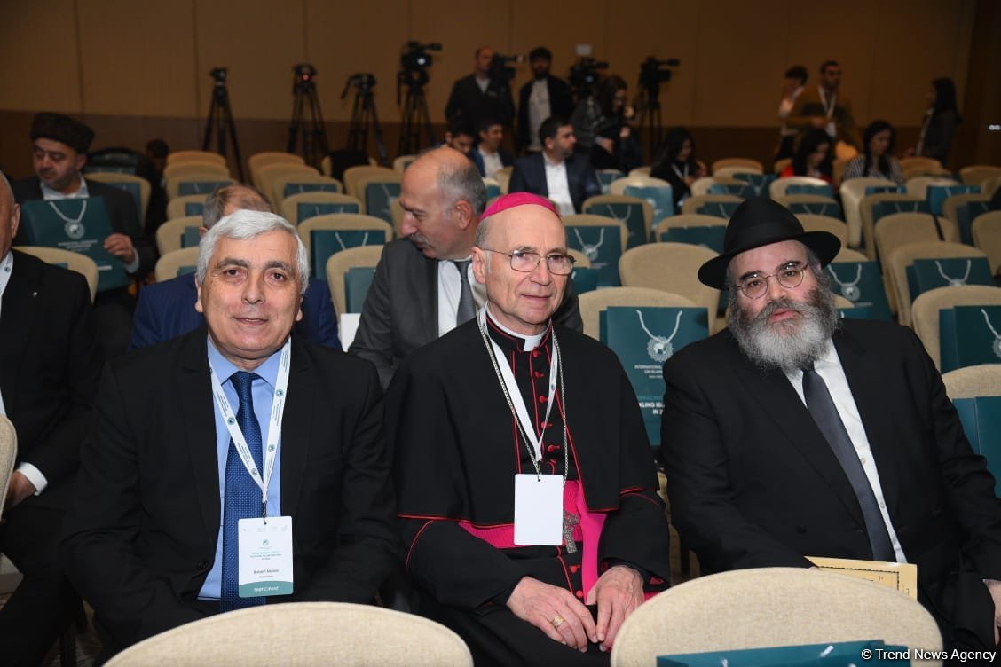 Bakıda islamofobiya ilə mübarizə mövzusunda beynəlxalq elmi konfransın ilk günü başa çatıb (FOTO) (YENİLƏNİB)