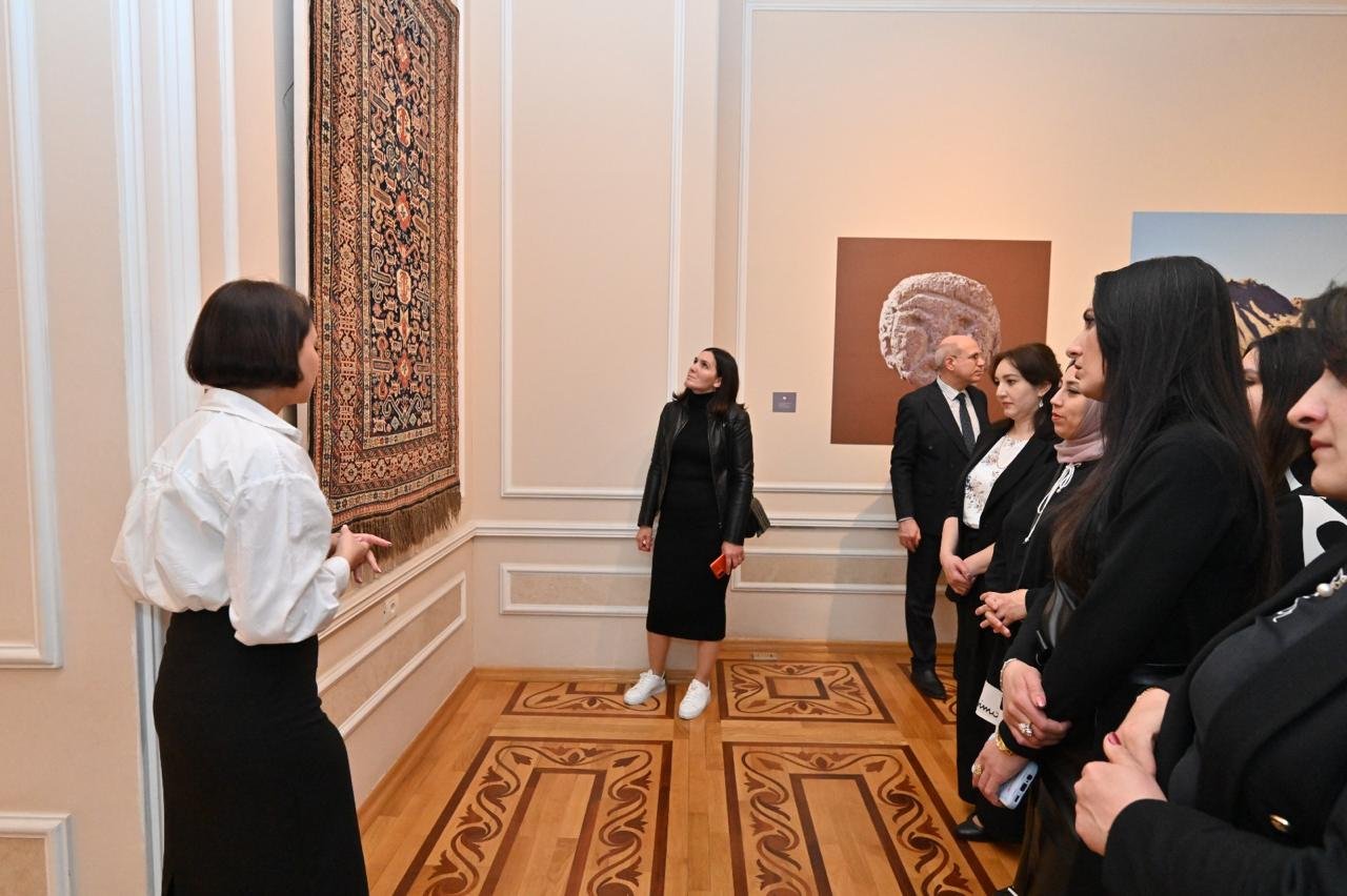 8 Mart - Beynəlxalq Qadınlar Günü münasibətilə “Azərxalça” ASC ən yaxşı toxucularını mükafatlandırdı, gəzinti təşkil etdi (FOTO)