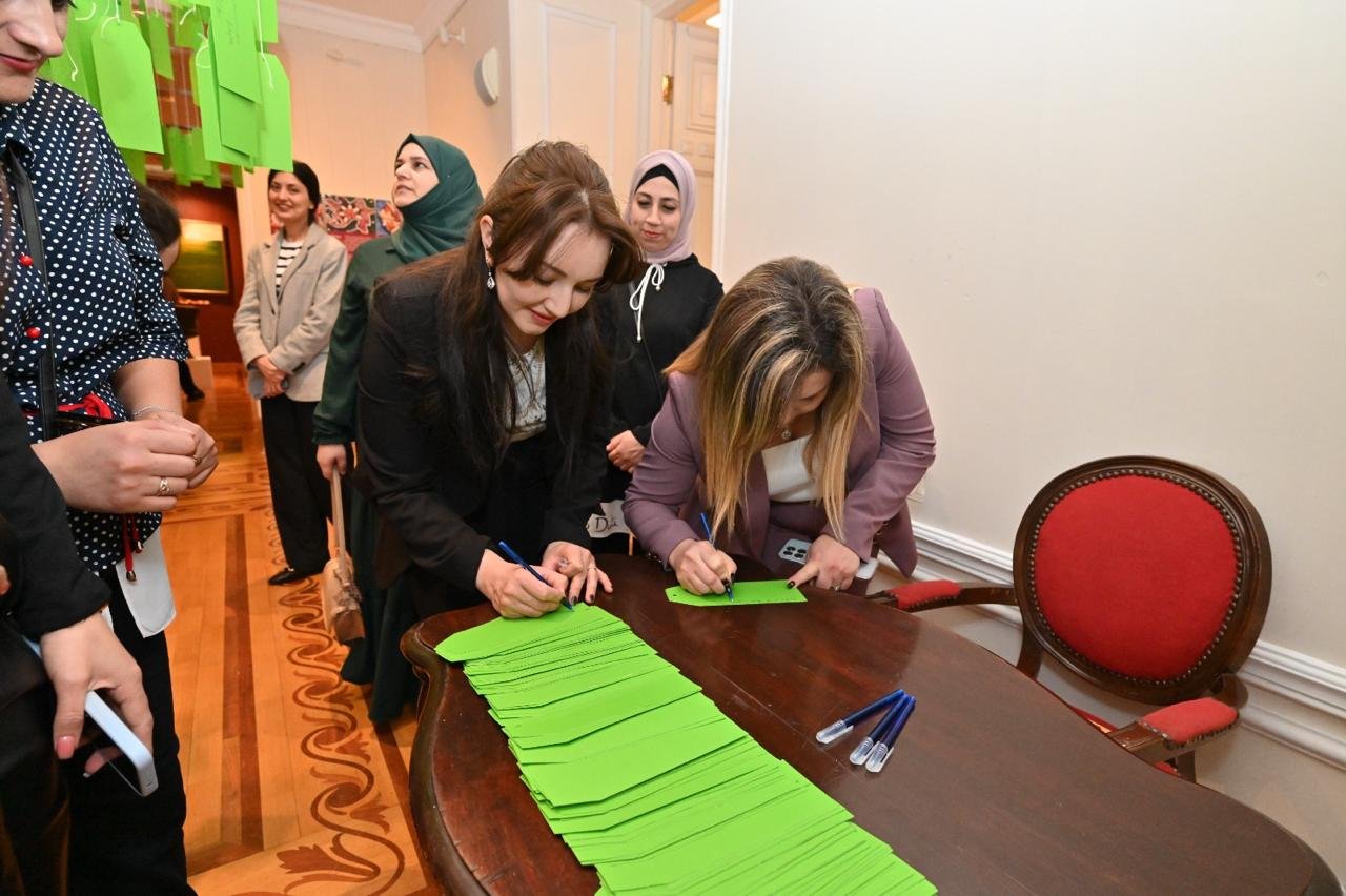 8 Mart - Beynəlxalq Qadınlar Günü münasibətilə “Azərxalça” ASC ən yaxşı toxucularını mükafatlandırdı, gəzinti təşkil etdi (FOTO)