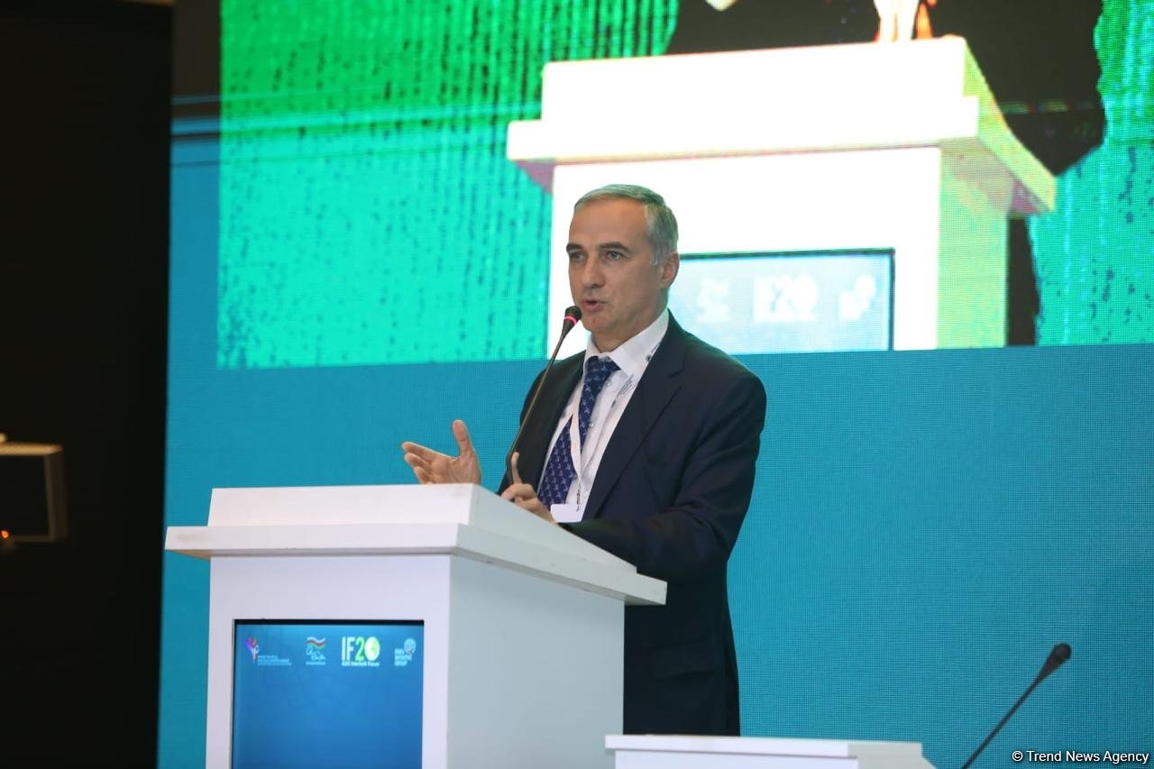 İslamofobiya ilə mübarizəyə dair beynəlxalq elmi konfransın iştirakçıları kommunike qəbul ediblər (FOTO)