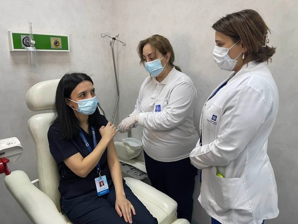 Mərkəzi Gömrük Hospitalında Hepatit B virusuna qarşı  Engerix-B Adult 20 peyvəndi ilə vaksinasiya aparılır