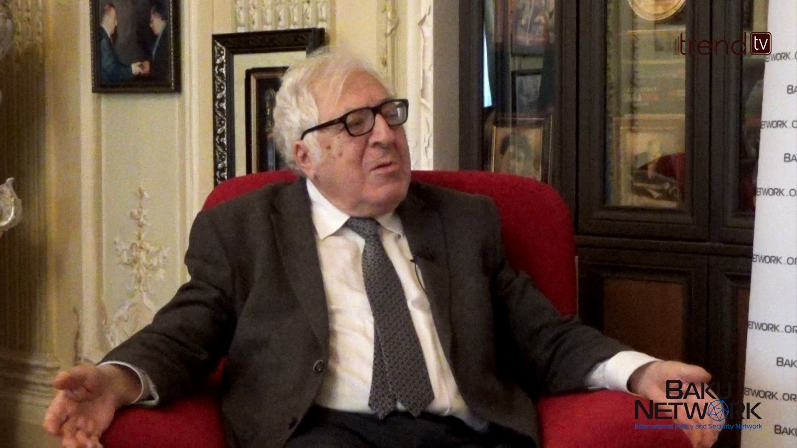 Ermənistanda hakimiyyətdə qalmaq üçün “etnik təmizləmə” kartından istifadə edilir - yazıçı Anar “Tofiq Abbasovla dialoq” verilişində (FOTO/VİDEO)