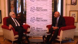 Ermənistanda hakimiyyətdə qalmaq üçün “etnik təmizləmə” kartından istifadə edilir - yazıçı Anar “Tofiq Abbasovla dialoq” verilişində (FOTO/VİDEO)