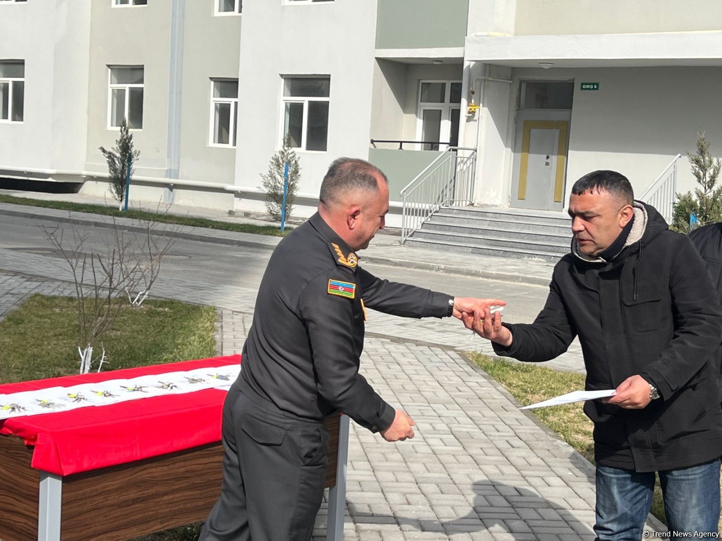 Qüsursuz xidmət etmiş bir qrup hərbi qulluqçuya mənzil verilib (FOTO)