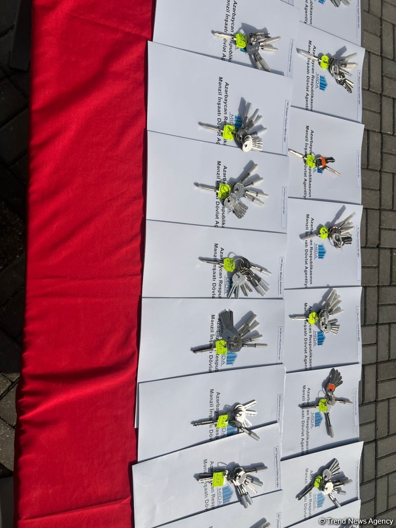 Qüsursuz xidmət etmiş bir qrup hərbi qulluqçuya mənzil verilib (FOTO)