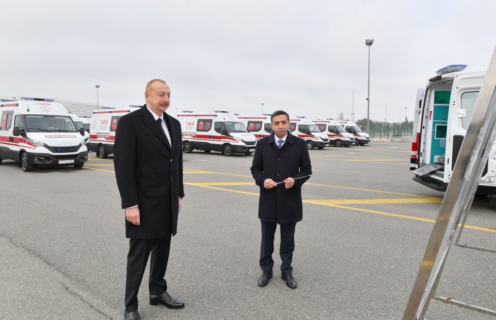 Prezident İlham Əliyev yeni alınmış müasir təcili tibbi yardım avtomobilləri ilə tanış olub (FOTO) (YENİLƏNİB)