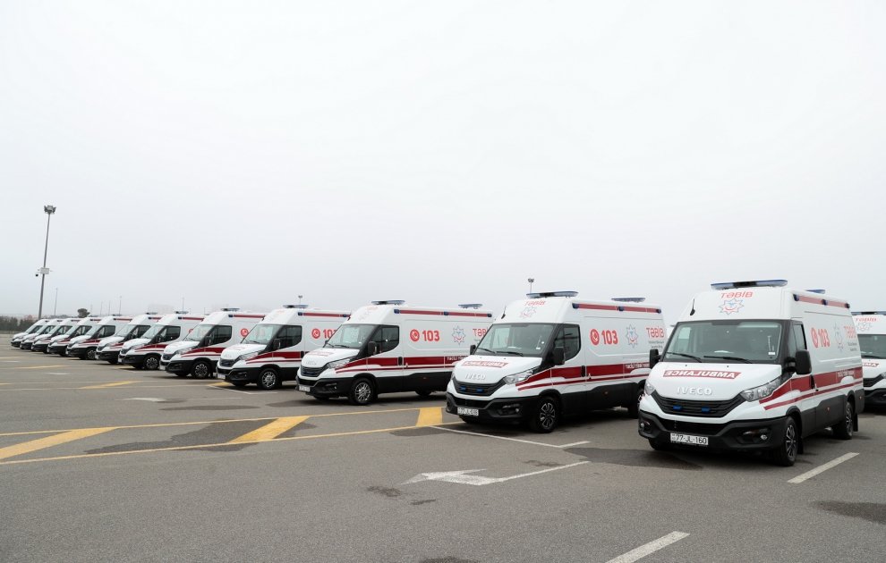 Prezident İlham Əliyev yeni alınmış müasir təcili tibbi yardım avtomobilləri ilə tanış olub (FOTO) (YENİLƏNİB)