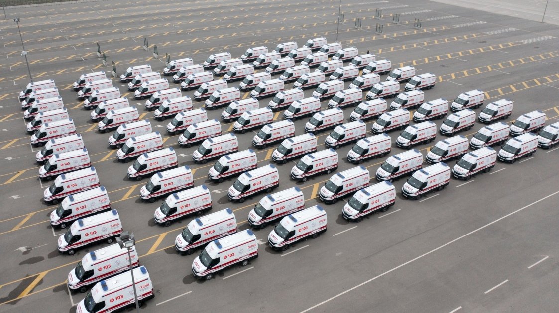 Prezident İlham Əliyev yeni alınmış müasir təcili tibbi yardım avtomobilləri ilə tanış olub (FOTO) (YENİLƏNİB)