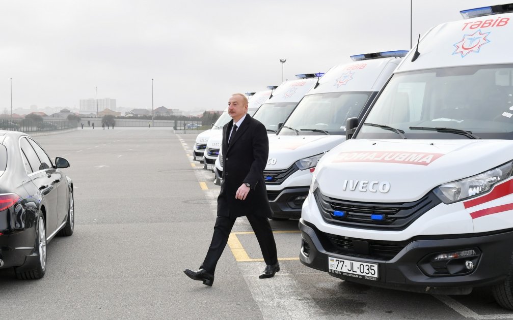 Prezident İlham Əliyev yeni alınmış müasir təcili tibbi yardım avtomobilləri ilə tanış olub (FOTO) (YENİLƏNİB)