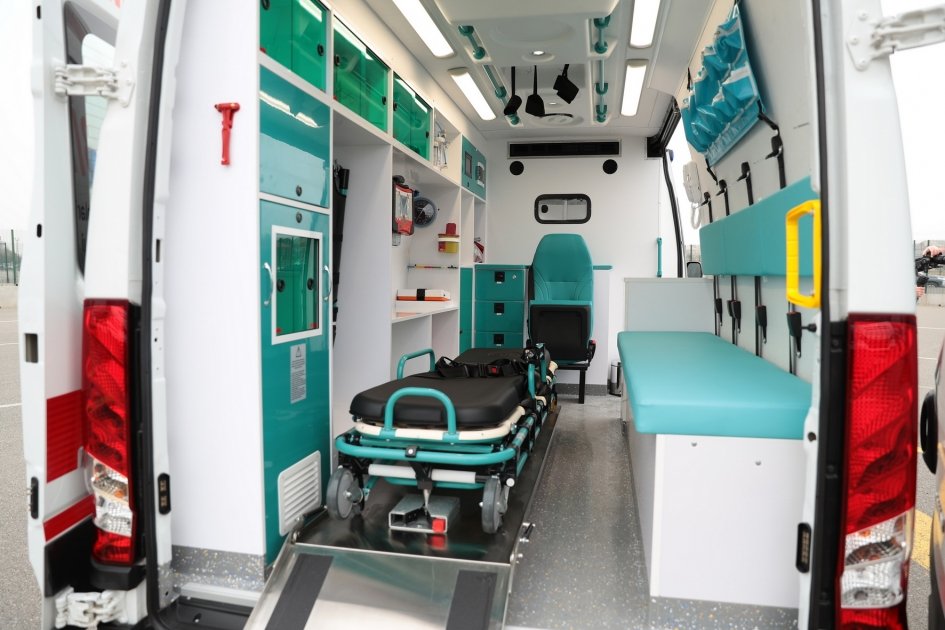 Prezident İlham Əliyev yeni alınmış müasir təcili tibbi yardım avtomobilləri ilə tanış olub (FOTO) (YENİLƏNİB)