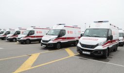 Prezident İlham Əliyev yeni alınmış müasir təcili tibbi yardım avtomobilləri ilə tanış olub (FOTO) (YENİLƏNİB)