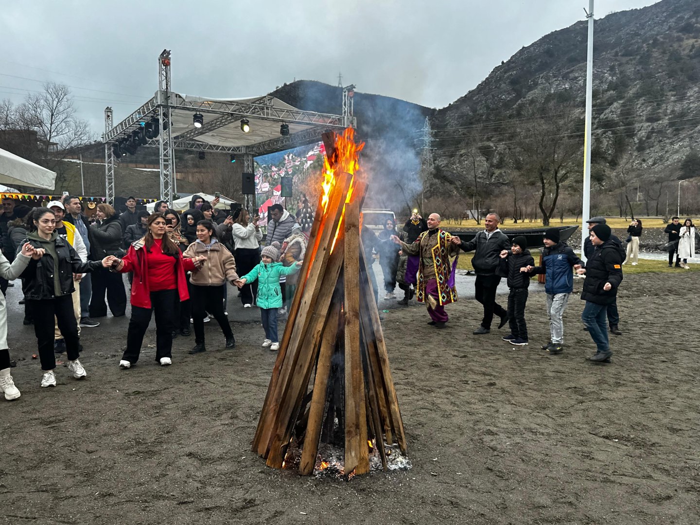 Laçında 32 ildən sonra Torpaq çərşənbəsinin tonqalı qalanıb (FOTO/VİDEO) (YENİLƏNİB)