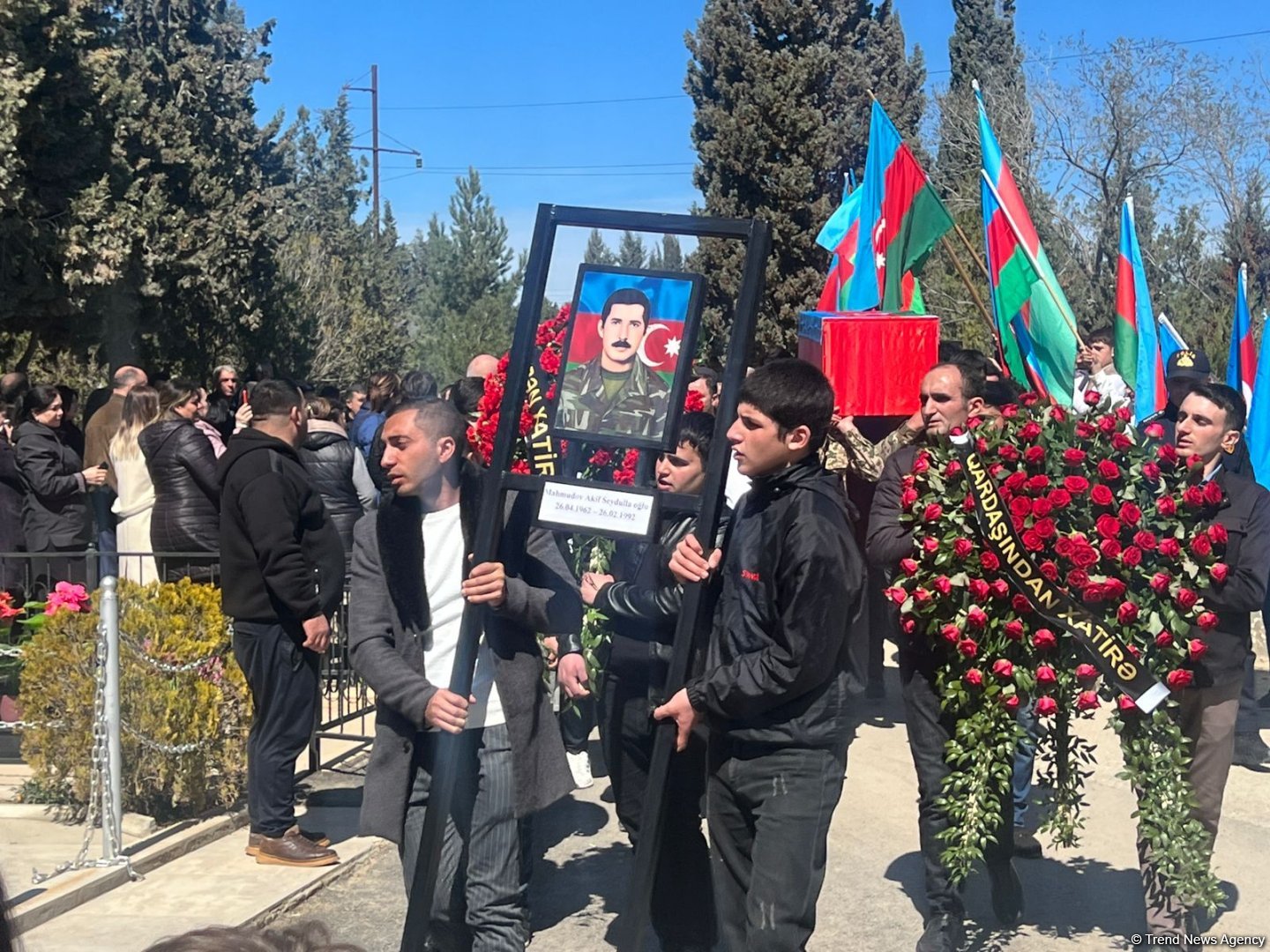 Xocalı soyqırımında itkin düşən Akif Mahmudovun 32 il sonra tapılan qalıqları dəfn olundu (FOTO/VİDEO)