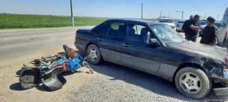 Bərdədə mopedlə maşın toqquşdu - Xəsarət alan var (FOTO)