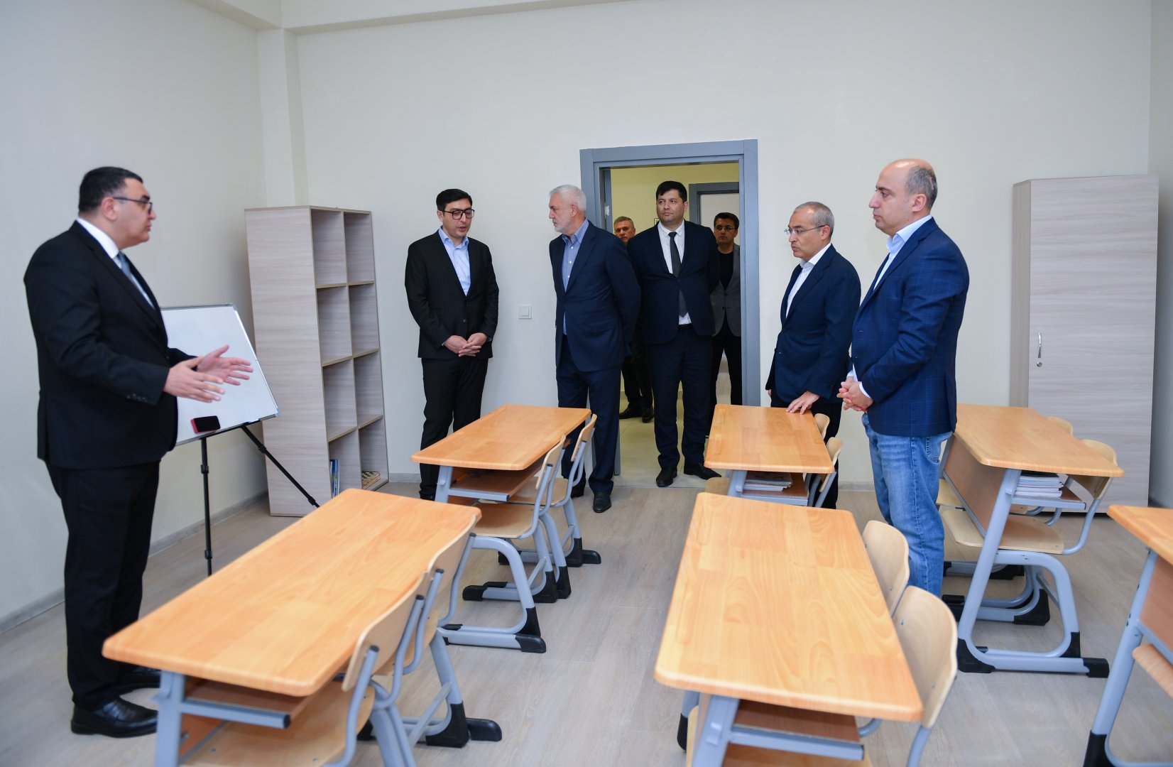 Avropa çempionatında yüksək nəticələr əldə etmiş güləşçilərlə və Xarici Dillər Təmayüllü Gimnaziyada təhsil alan şagird-güləşçilərlə görüş keçirilib (FOTO)