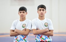 Avropa çempionatında yüksək nəticələr əldə etmiş güləşçilərlə və Xarici Dillər Təmayüllü Gimnaziyada təhsil alan şagird-güləşçilərlə görüş keçirilib (FOTO)