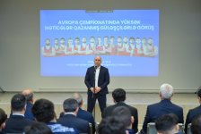 Avropa çempionatında yüksək nəticələr əldə etmiş güləşçilərlə və Xarici Dillər Təmayüllü Gimnaziyada təhsil alan şagird-güləşçilərlə görüş keçirilib (FOTO)