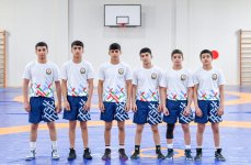 Avropa çempionatında yüksək nəticələr əldə etmiş güləşçilərlə və Xarici Dillər Təmayüllü Gimnaziyada təhsil alan şagird-güləşçilərlə görüş keçirilib (FOTO)