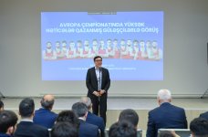 Avropa çempionatında yüksək nəticələr əldə etmiş güləşçilərlə və Xarici Dillər Təmayüllü Gimnaziyada təhsil alan şagird-güləşçilərlə görüş keçirilib (FOTO)