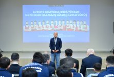 Avropa çempionatında yüksək nəticələr əldə etmiş güləşçilərlə və Xarici Dillər Təmayüllü Gimnaziyada təhsil alan şagird-güləşçilərlə görüş keçirilib (FOTO)