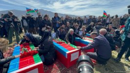 Xocalı soyqırımı qurbanlarının nəşlərinin qalıqları Xocalıda dəfn edilib (FOTO/VİDEO)