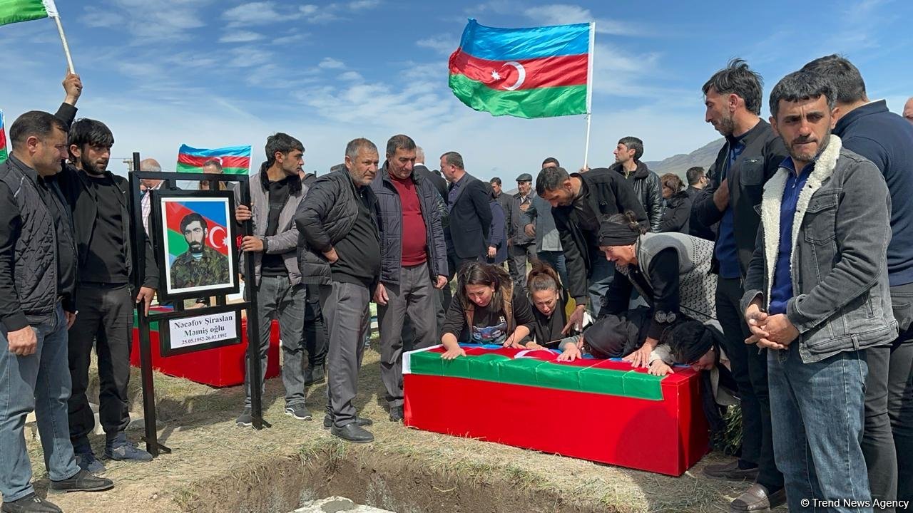 Xocalı soyqırımı qurbanlarının nəşlərinin qalıqları Xocalıda dəfn edilib (FOTO/VİDEO)
