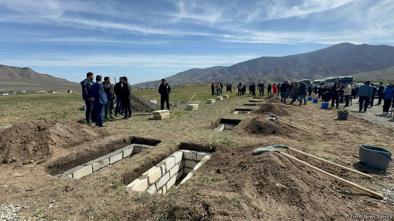 Xocalı soyqırımı qurbanlarının nəşlərinin qalıqları Xocalıda dəfn edilib (FOTO/VİDEO)