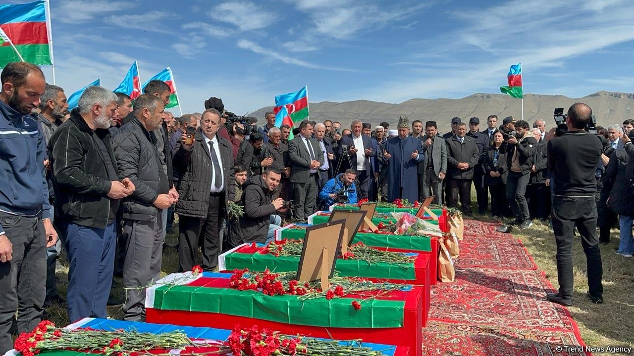 Xocalı soyqırımı qurbanlarının nəşlərinin qalıqları Xocalıda dəfn edilib (FOTO/VİDEO)