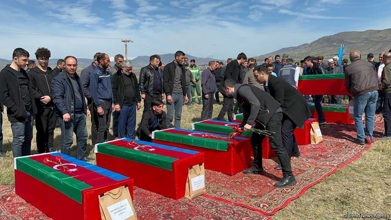 Xocalı soyqırımı qurbanlarının nəşlərinin qalıqları Xocalıda dəfn edilib (FOTO/VİDEO)