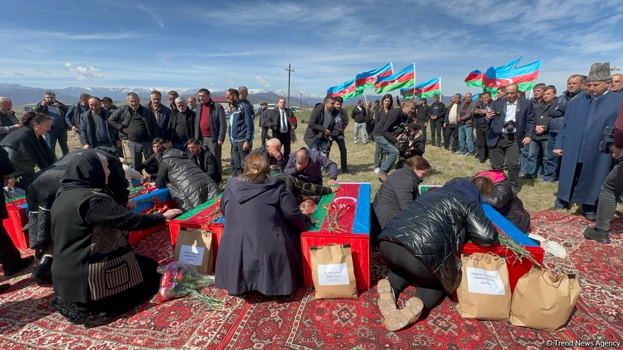 Xocalı soyqırımı qurbanlarının nəşlərinin qalıqları Xocalıda dəfn edilib (FOTO/VİDEO)