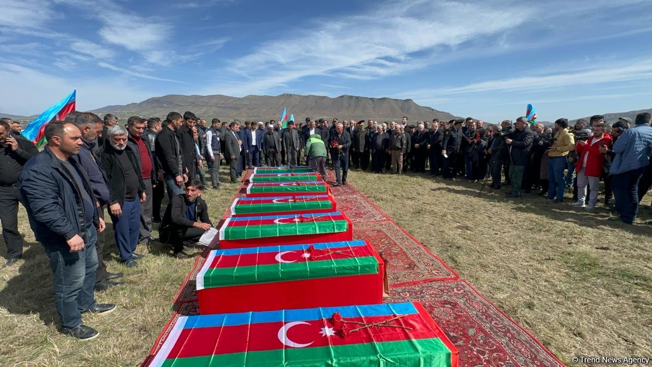 Xocalı soyqırımı qurbanlarının nəşlərinin qalıqları Xocalıda dəfn edilib (FOTO/VİDEO)