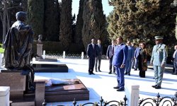Konqo Respublikasının Prezidenti Ulu Öndər Heydər Əliyevin xatirəsini anıb (FOTO)