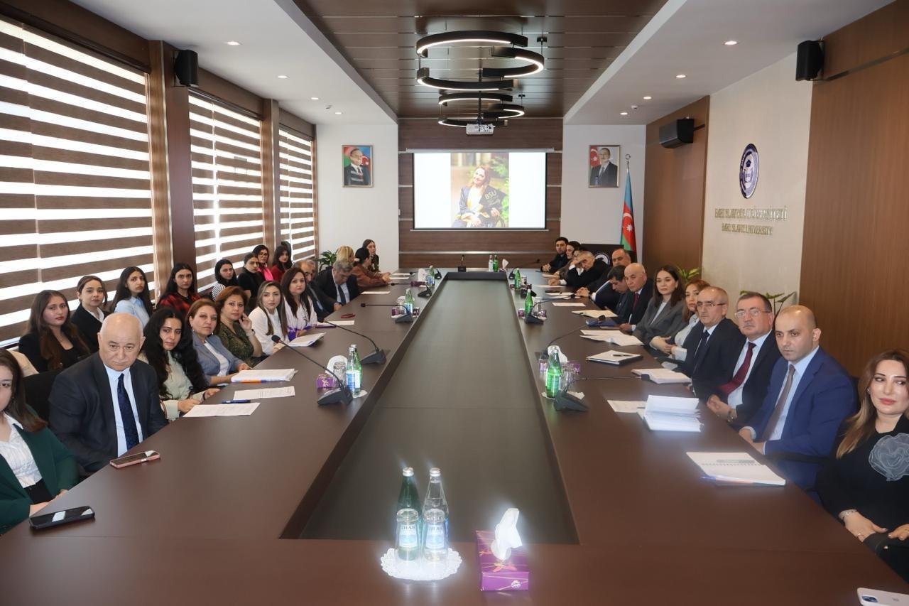 BSU-da  “İnklüziv cəmiyyət üçün imkanlar və yeni texnologiyalar”  mövzusunda məlumat sessiyası keçirilib (FOTO)