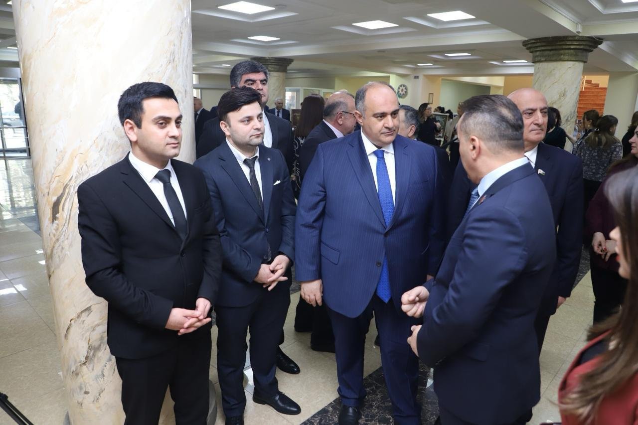 BSU-da “Heydər Əliyev - Unudulmaz lider” adlı foto-xalça sərgisinin təqdimatı baş tutub