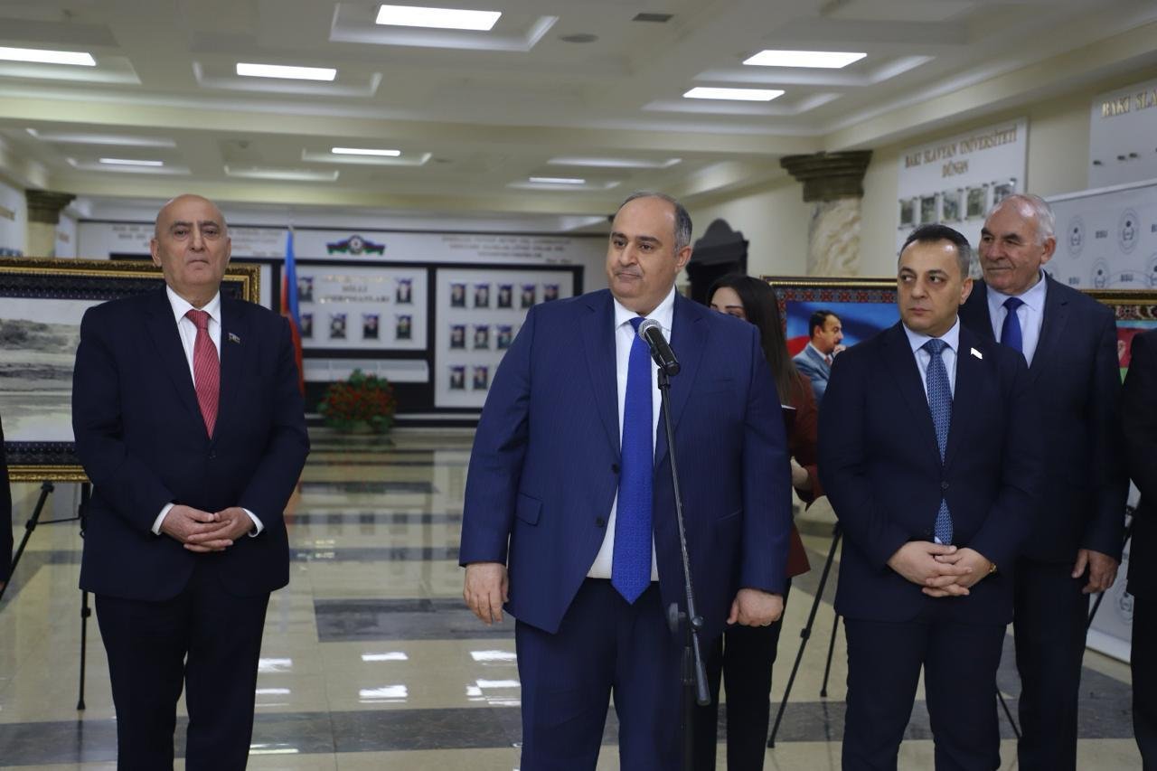 BSU-da “Heydər Əliyev - Unudulmaz lider” adlı foto-xalça sərgisinin təqdimatı baş tutub