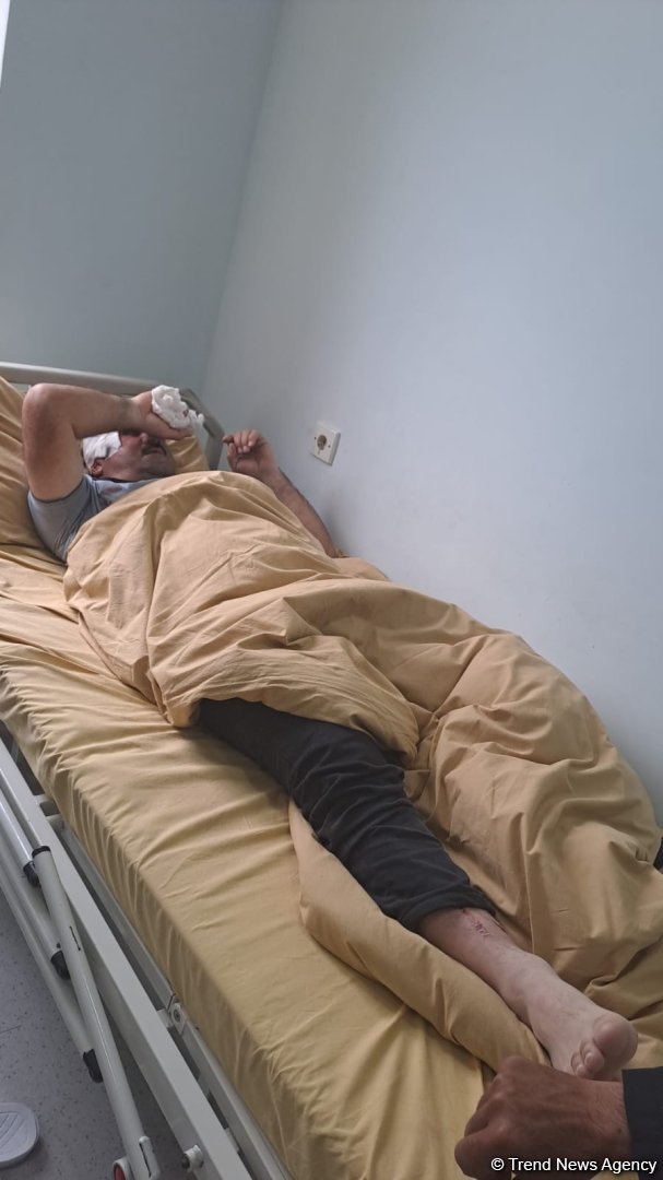 Beyləqanda fəhlə daşıyan avtobus aşıb, yaralılar var (FOTO)
