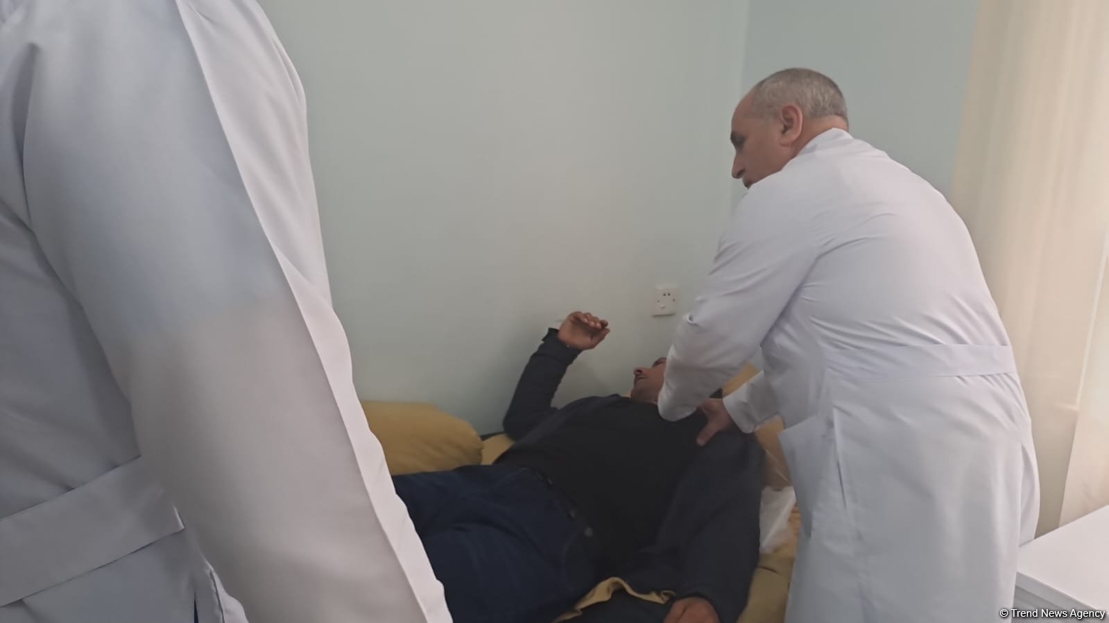 Beyləqanda fəhlə daşıyan avtobus aşıb, yaralılar var (FOTO)