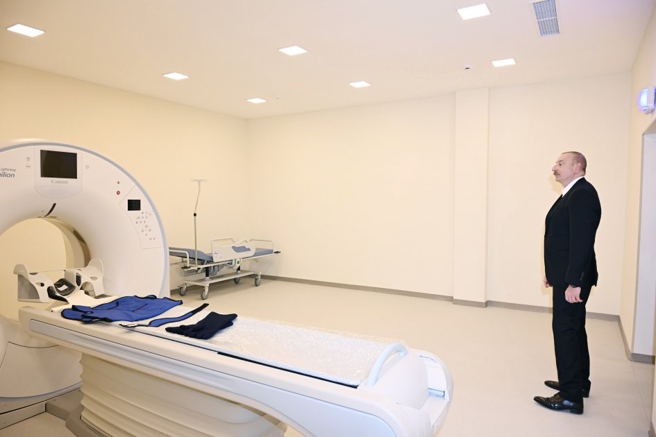 Prezident İlham Əliyev Qəbələ Rayon Mərkəzi Xəstəxanasının açılışında iştirak edib (FOTO) (YENİLƏNİB)