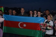 Avropa çempionatında qızıl və gümüş medallar qazanan gimnastlarımız Vətənə dönüblər (FOTO)