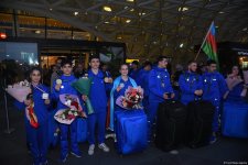 Avropa çempionatında qızıl və gümüş medallar qazanan gimnastlarımız Vətənə dönüblər (FOTO)