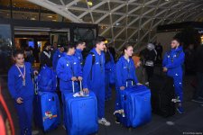 Avropa çempionatında qızıl və gümüş medallar qazanan gimnastlarımız Vətənə dönüblər (FOTO)