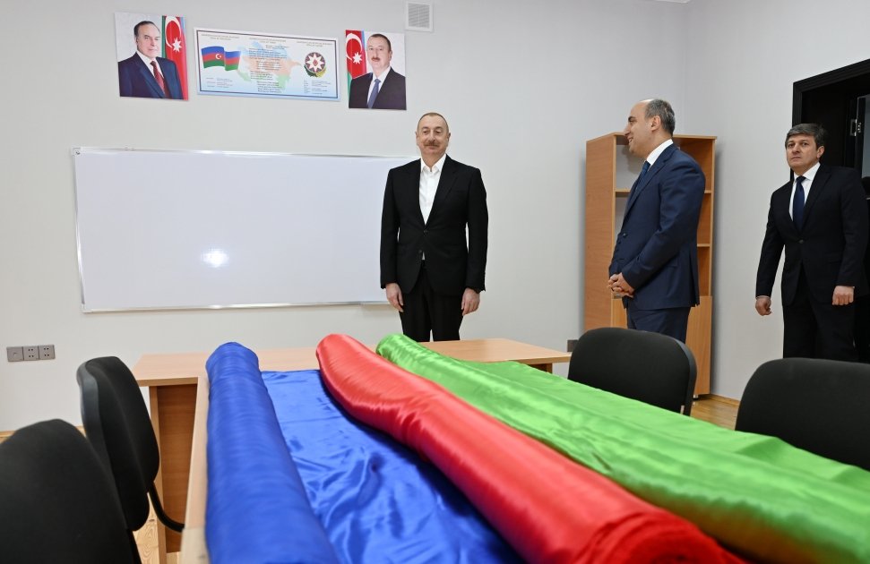 Prezident İlham Əliyev Qəbələnin Bum qəsəbəsində tam orta məktəbin yeni binasının açılışında iştirak edib (FOTO) (YENİLƏNİB)