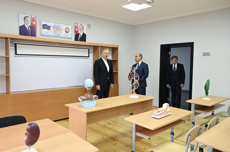 Prezident İlham Əliyev Qəbələnin Bum qəsəbəsində tam orta məktəbin yeni binasının açılışında iştirak edib (FOTO) (YENİLƏNİB)