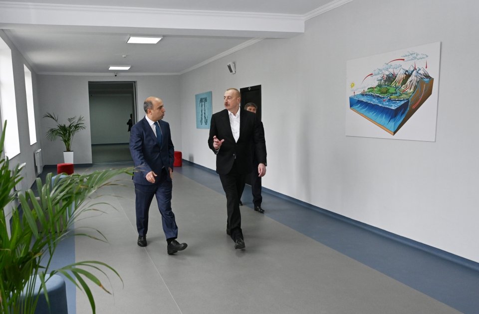 Prezident İlham Əliyev Qəbələnin Bum qəsəbəsində tam orta məktəbin yeni binasının açılışında iştirak edib (FOTO) (YENİLƏNİB)