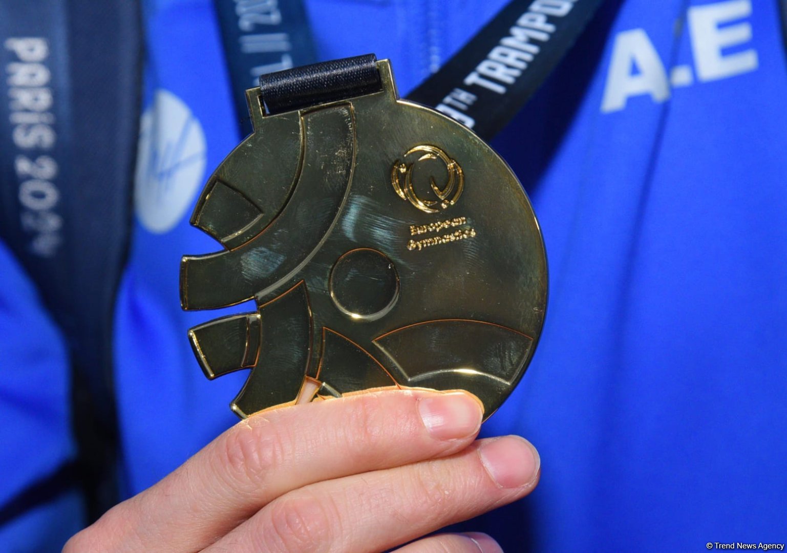 Avropa çempionatında qızıl və gümüş medallar qazanan gimnastlarımız Vətənə dönüblər (FOTO)